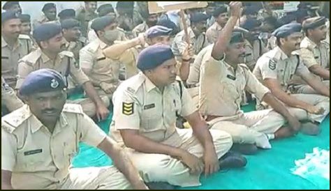 
Hundreds of jail police personnel go on mass CL in Gujarat 